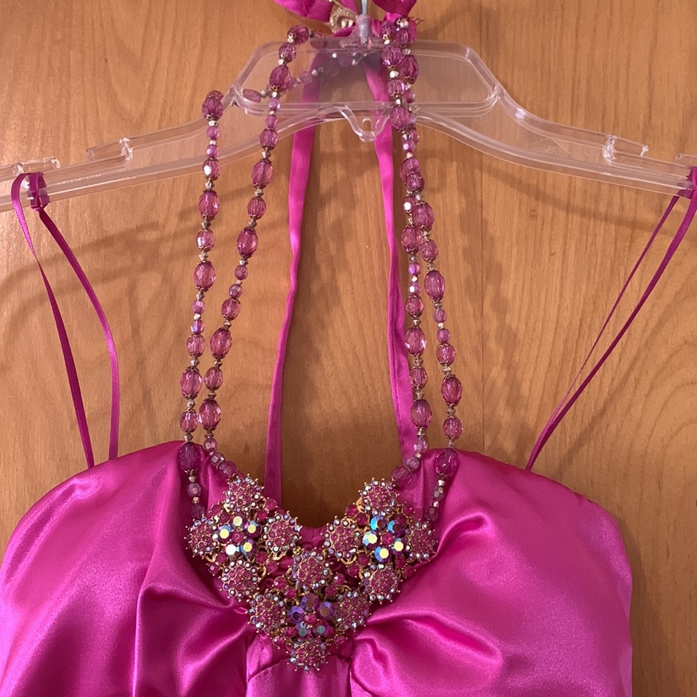 PROM DRESS Satin with beaded halter - Picture 5 of 5